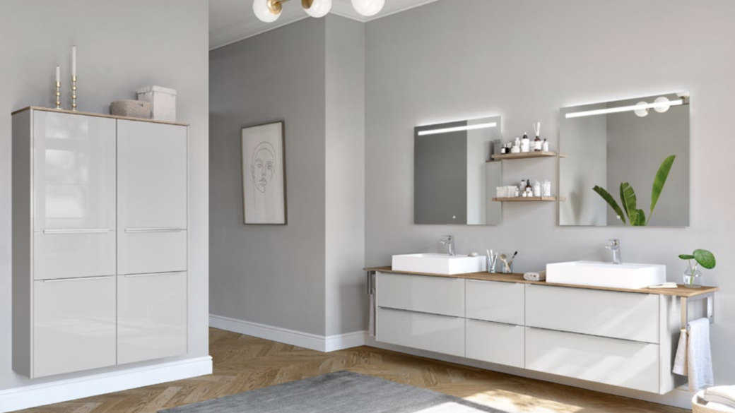 Une salle de bain tendance, épurée et fonctionnelle