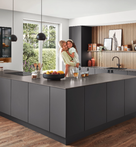 Cuisine sur mesure moderne et tendance 2024 avec votre cuisiniste Les Cuisines Campillo dans le Sud de la Drôme.￼