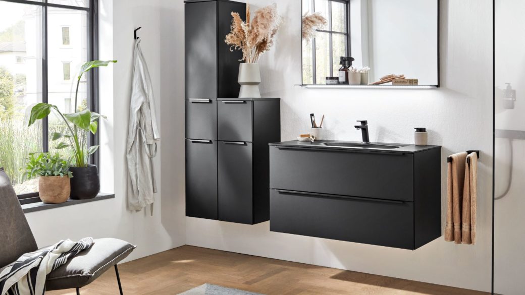 Osez le noir pour votre salle de bain sur mesure￼