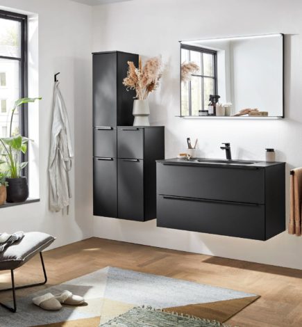 Osez le noir pour votre salle de bain sur mesure￼