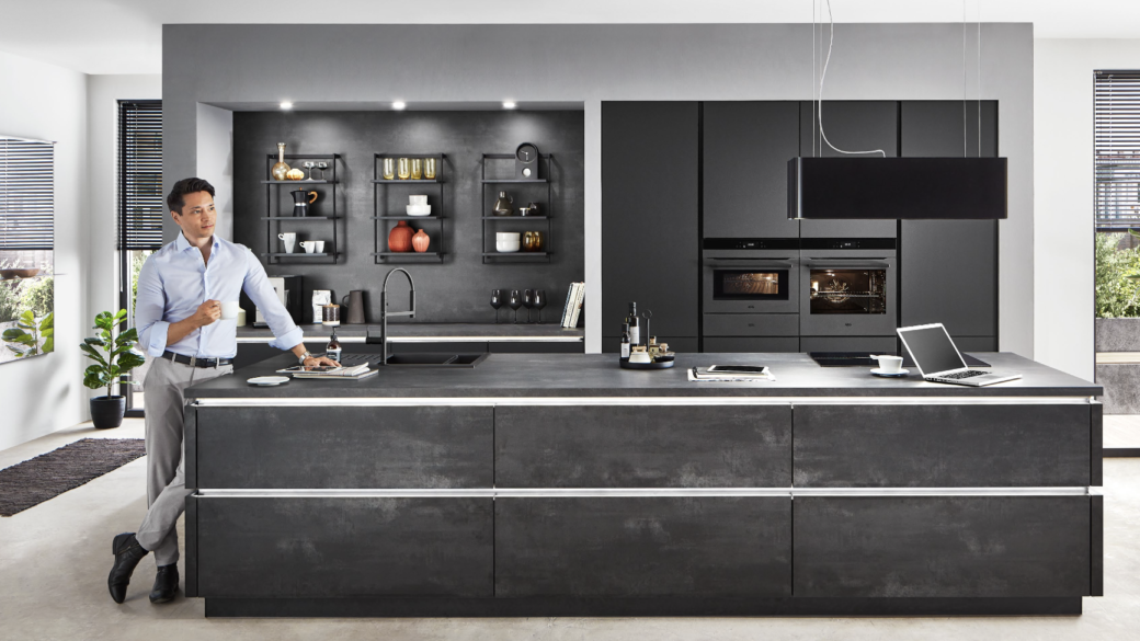 La tendance pour un espace de cuisine foncé !